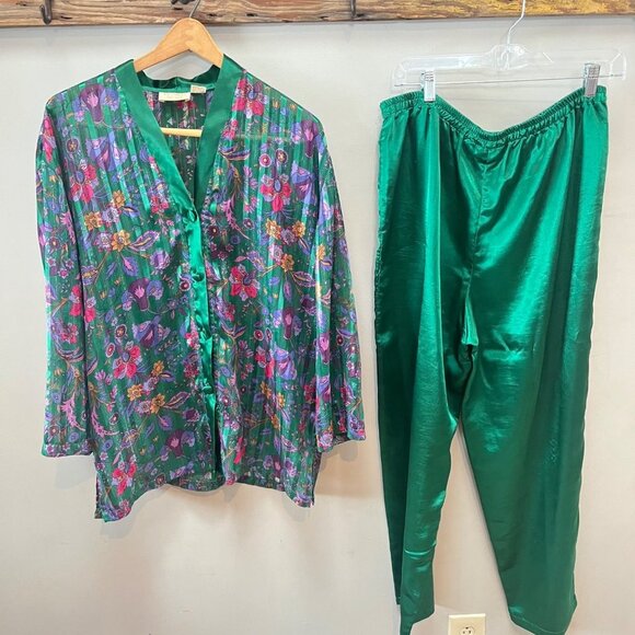 Vintage‎ Gold LabelVictorias Secret Green Floral Satin Pajama Set Medium